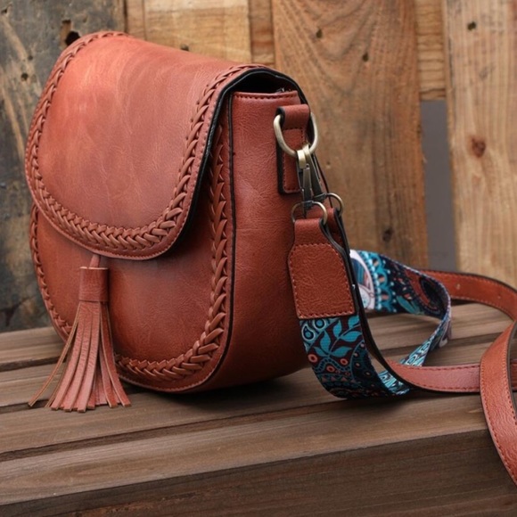 Boho vegan leather floral strap crossbody bag - Picture 9 of 9